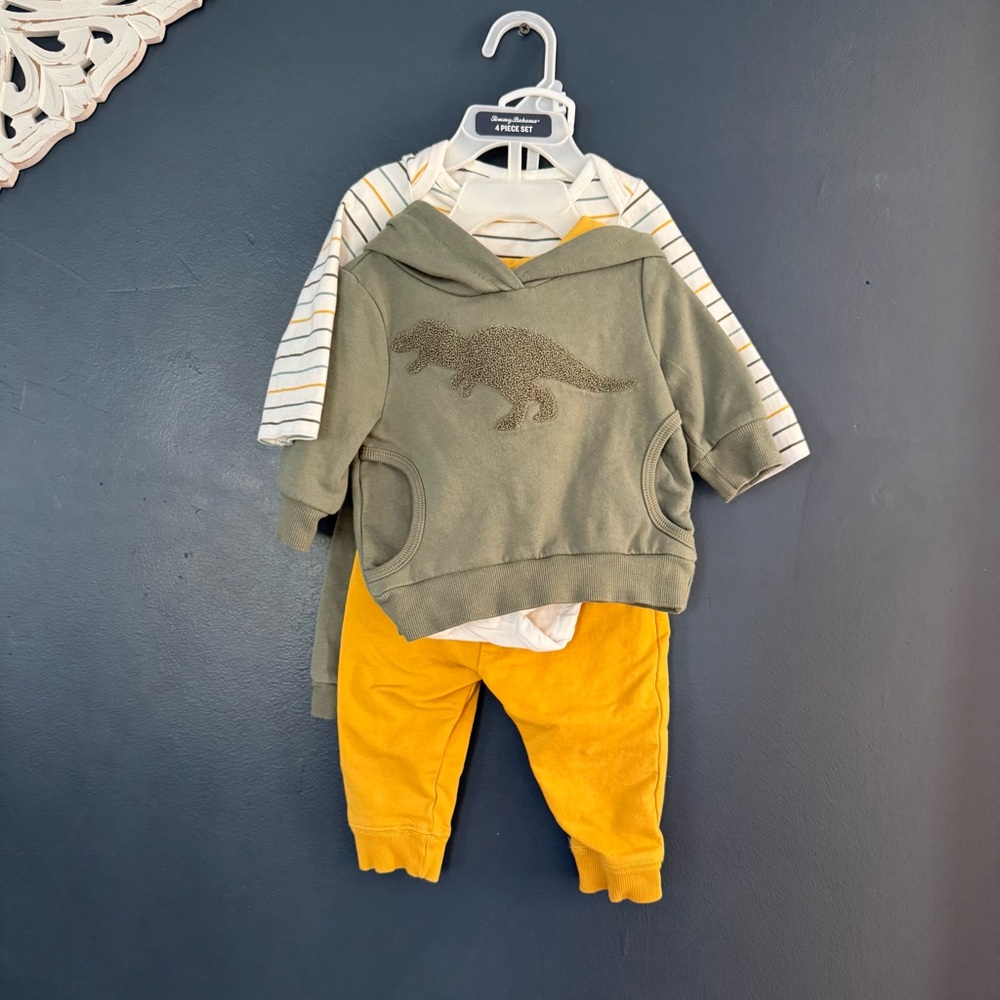 Tommy Bahama Olive Dinosaur 4 Piece Set